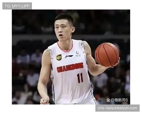 老将周鹏的防守课堂:向年轻队员亲身示范轮转要领